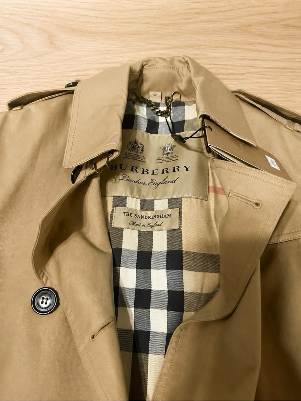Burberry Classic Double-Breasted Trench Coat - Khaki - Picture 4 of 11